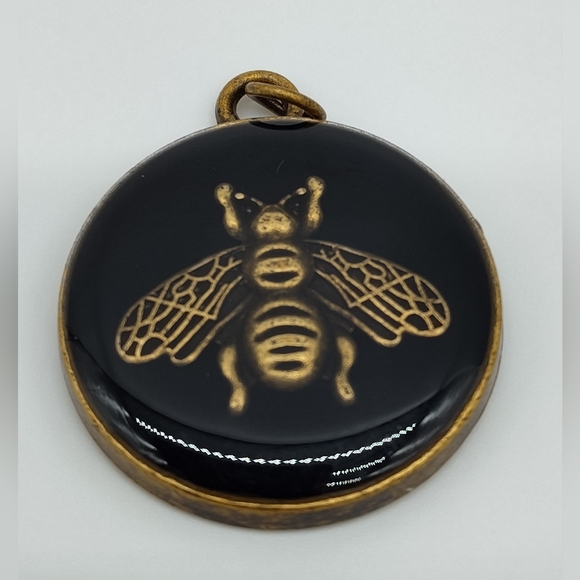 Gucci Jewelry - GUCCI Black Enamel Bee Medallion Pendant Gold-Tone Made in Italy Michele Era